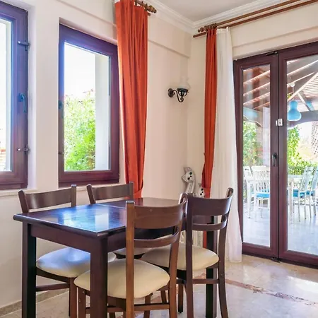 Sleeps 6 With Pool Air Con And Wifi Вилла