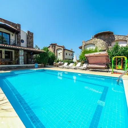 Villa Sleeps 6 With Pool Air Con And Wifi *