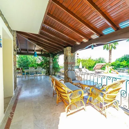 Villa Sleeps 6 With Pool Air Con And Wifi *