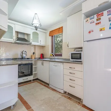 Sleeps 6 With Pool Air Con And Wifi Villa Ölüdeniz