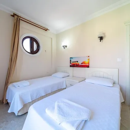 Вилла Sleeps 6 With Pool Air Con And Wifi *